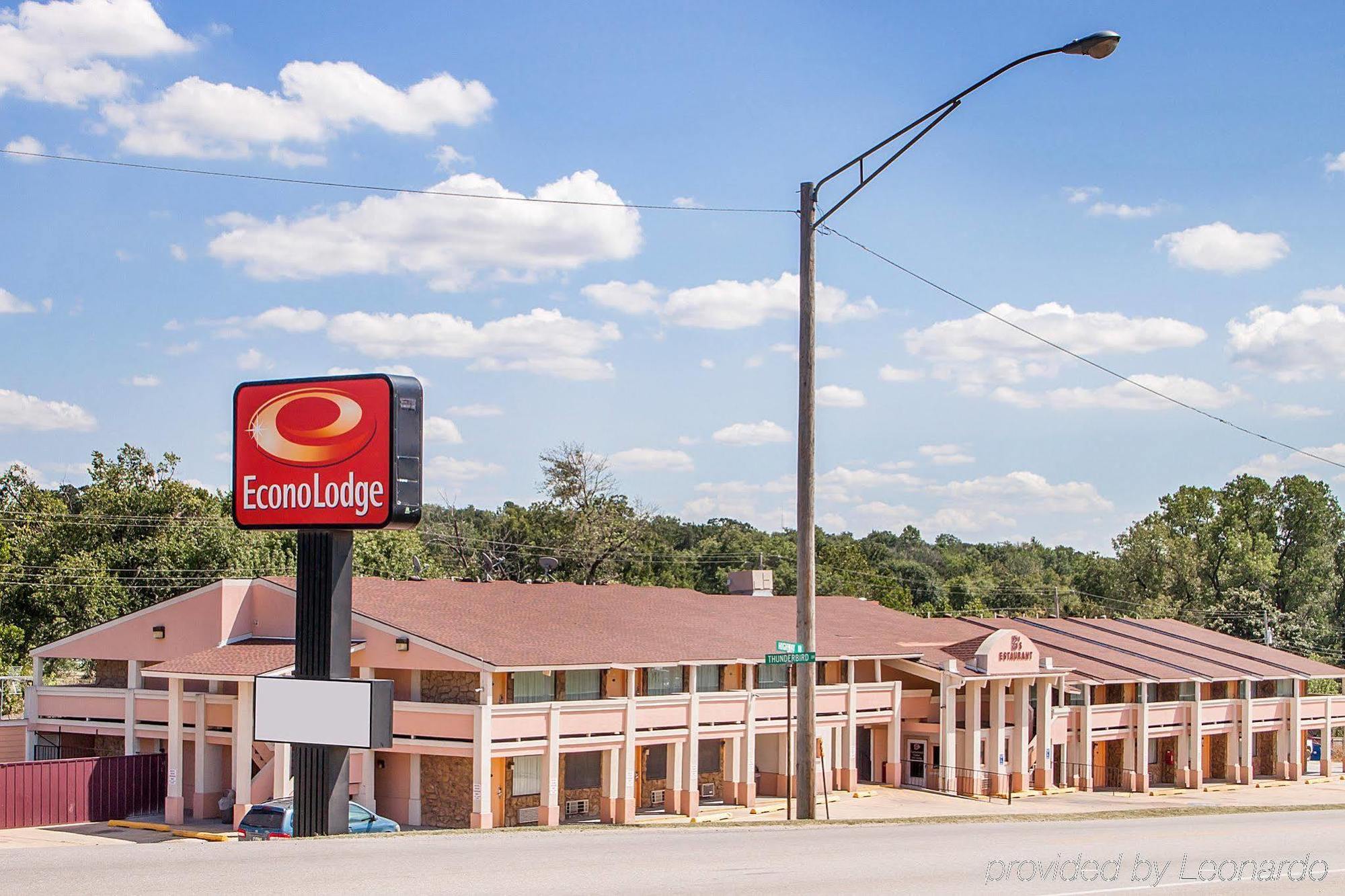 Econo Lodge Chandler Bagian luar foto