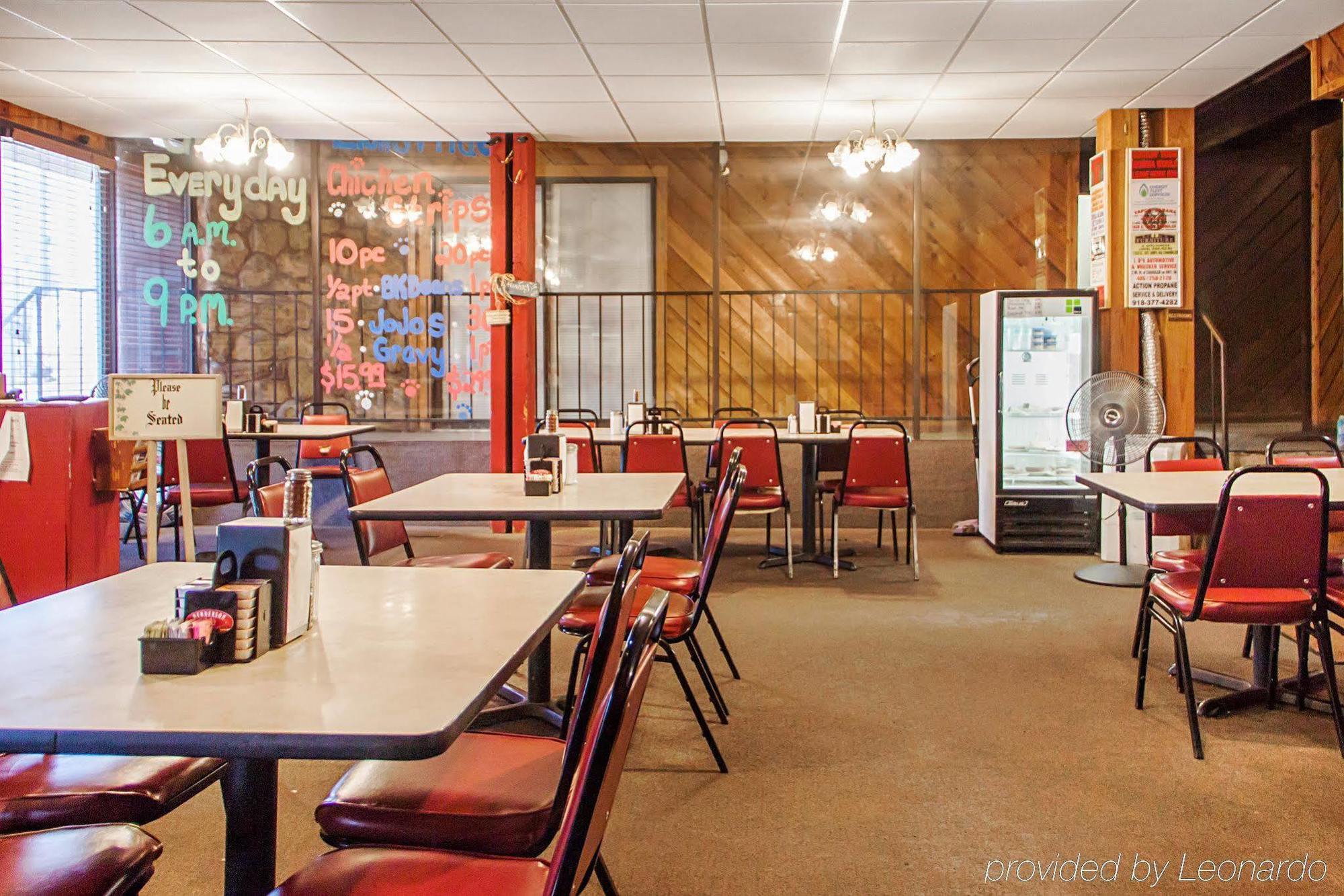 Econo Lodge Chandler Bagian luar foto
