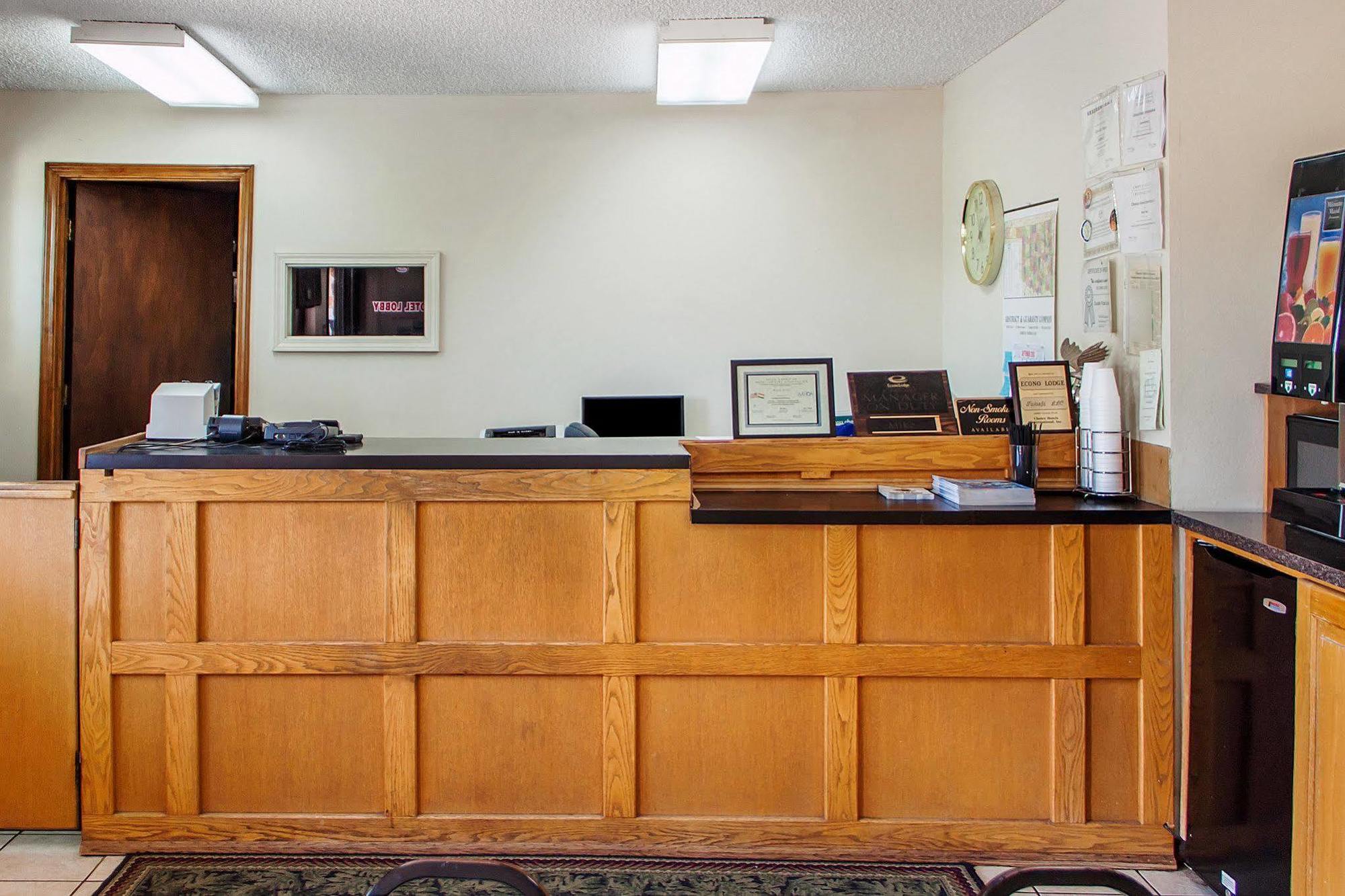 Econo Lodge Chandler Bagian luar foto