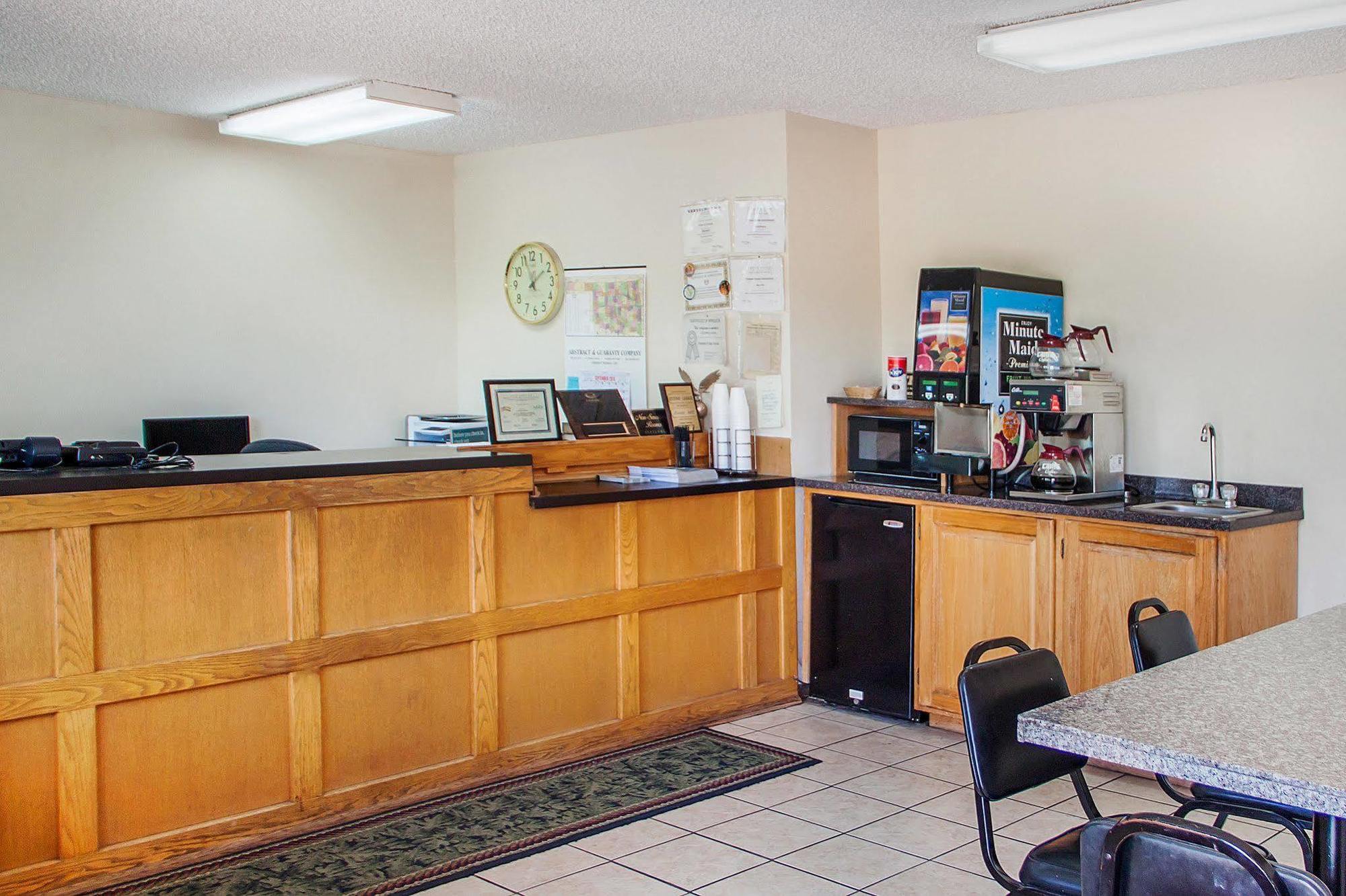 Econo Lodge Chandler Bagian luar foto
