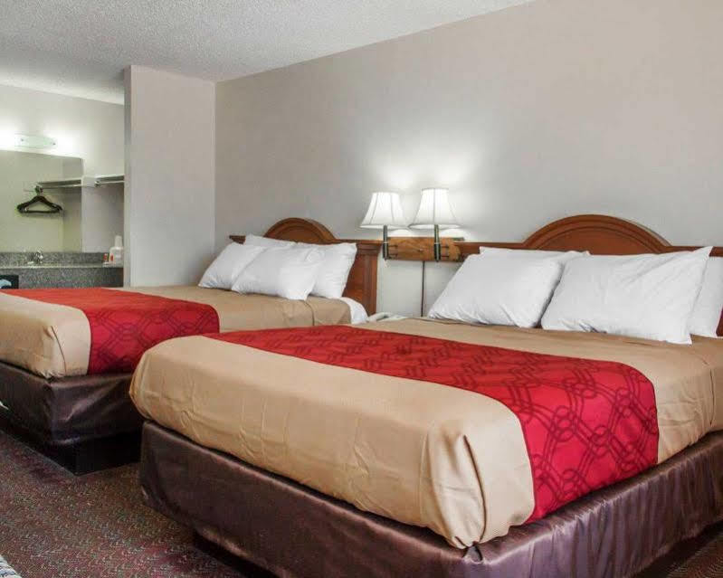 Econo Lodge Chandler Bagian luar foto